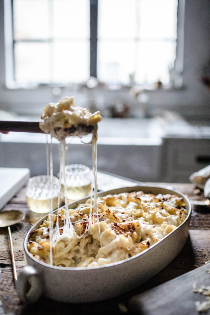 creamiest gooiest baked mac and cheese recipe cheese pull