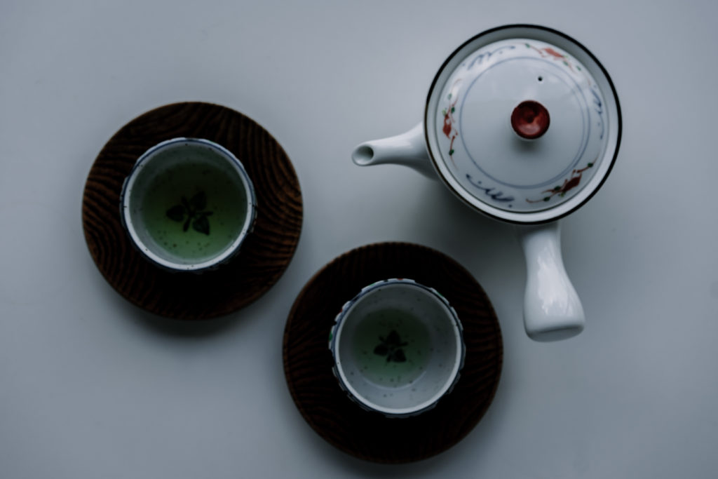 Prop photography with a tea pot and cups