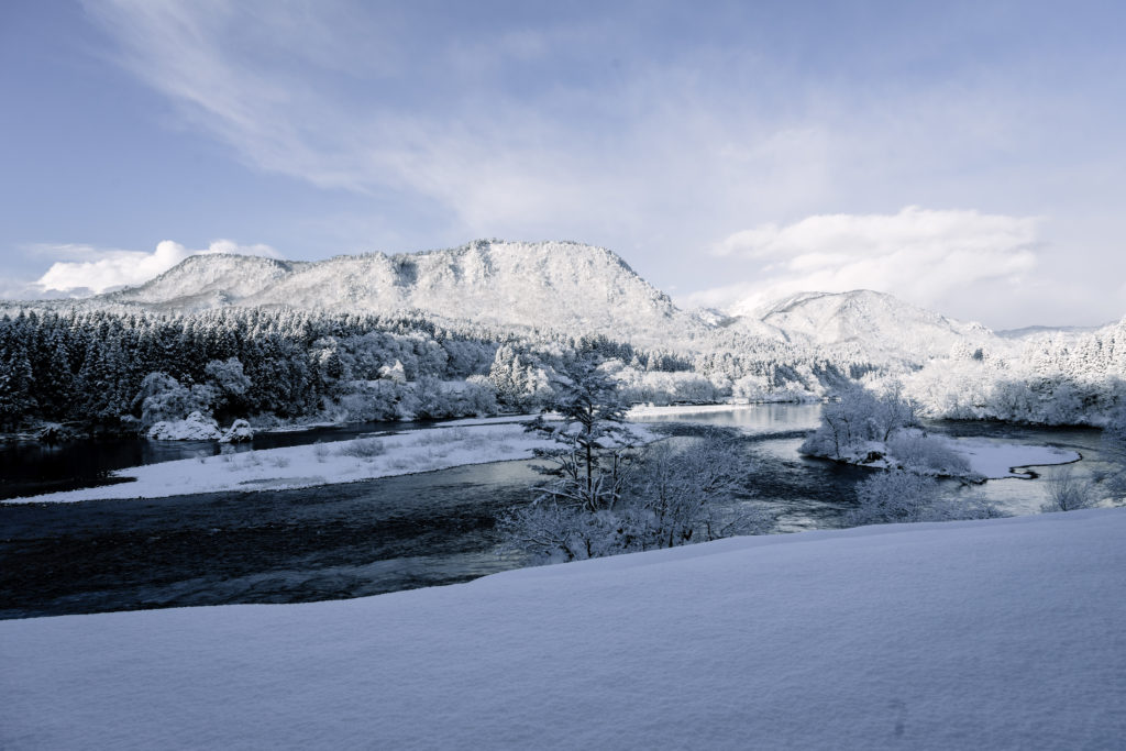 Landscape photography with a mountain range during winter with snow