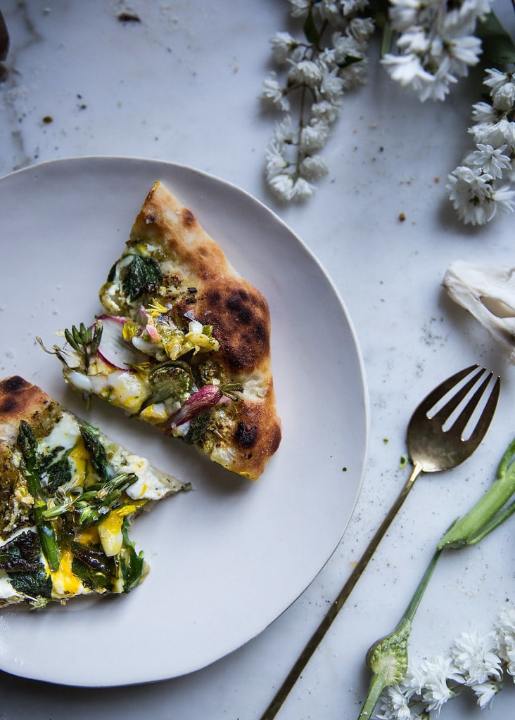 A homemade flatbread recipe topped with ricotta, asparagus and a quick garlic scape pesto on Local Milk blog. 